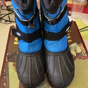 Sturdy light winter boys size 6 snow boots